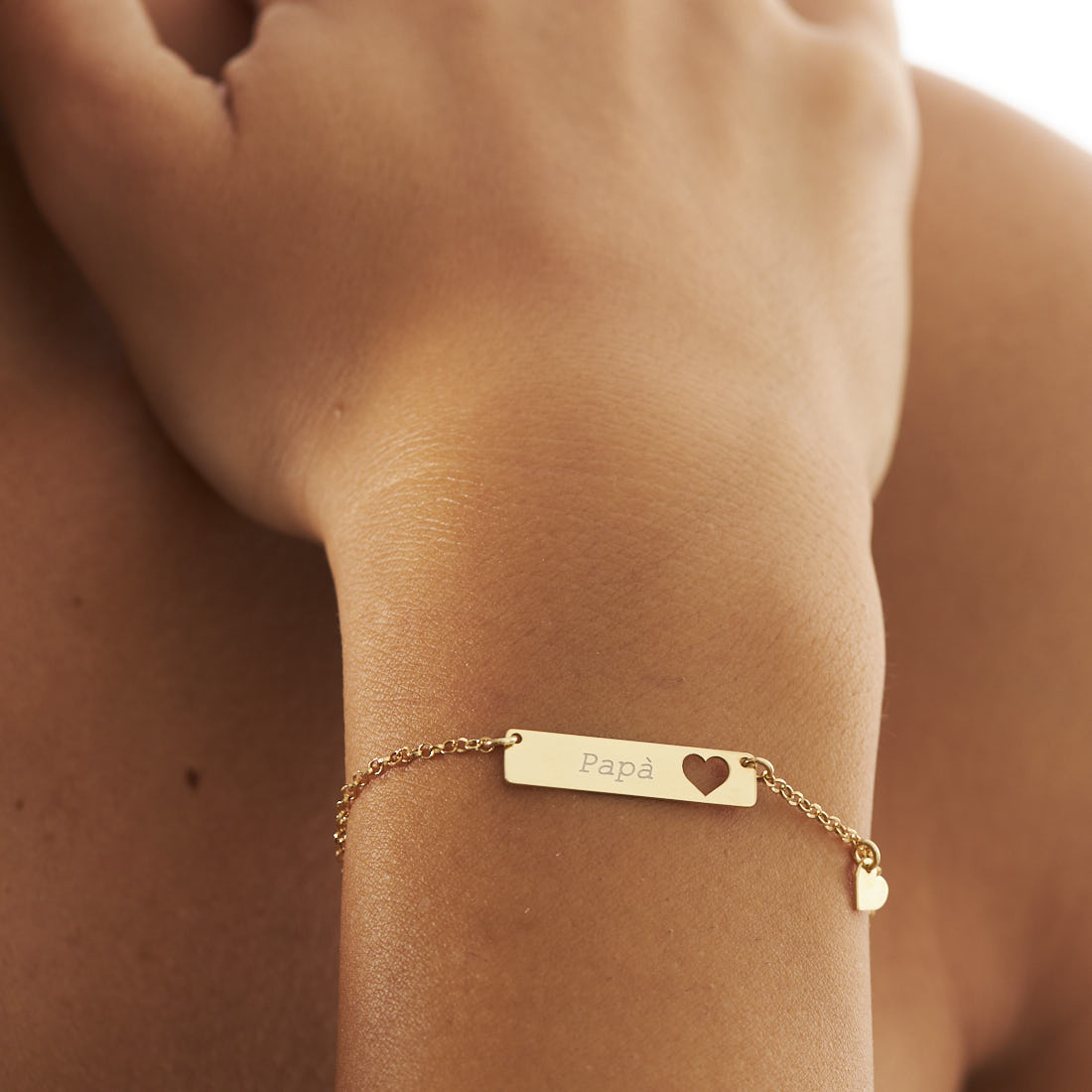 Bracciale targa con personalizzazione: riporta una incisione laser centrale alla targa con su scritto "Papà".