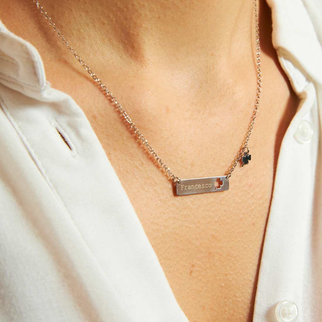 Collana con ciondolo a forma di quadrifoglio con cuore in oro giallo 10 carati e opale per donna Collana con ciondolo a forma di quadrifoglio con cuore in oro giallo 10 carati e opale per donna