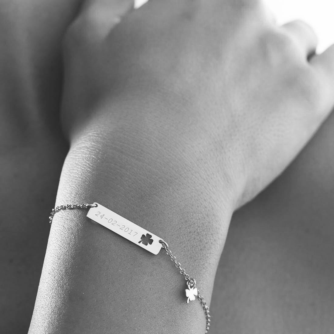 Bracciale targhetta con incisione di una data speciale