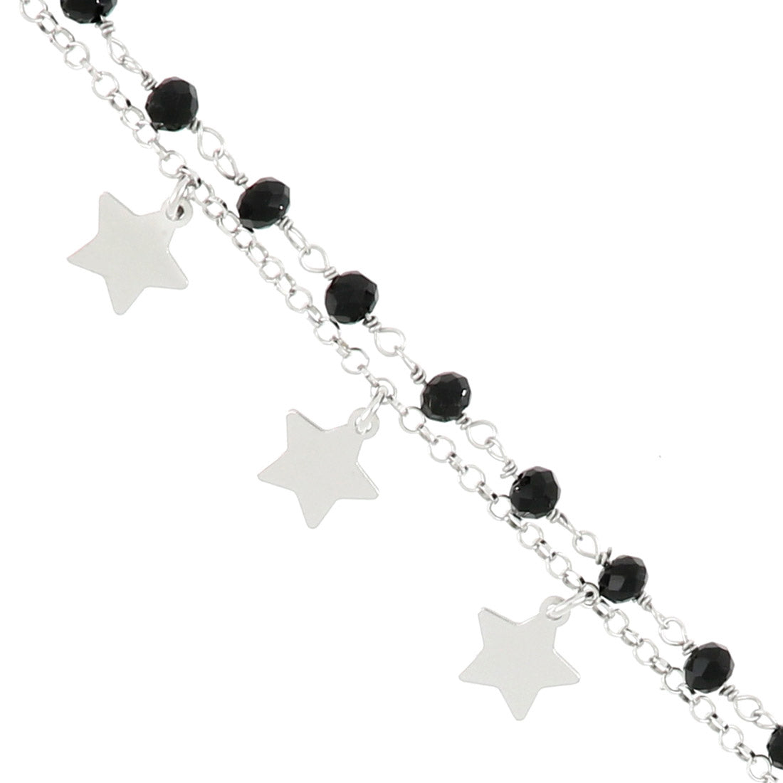Zoom su bracciale a due file rosario nero e catenina con stelle pendenti
