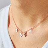 Collana con nome fatta di letterine pendenti