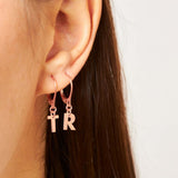 Orecchini con R e T in argento placcati oro rosa